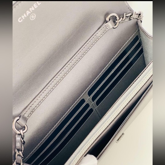 Rare Chanel Silver Lambskin Quilted Pearl Wallet On Chain WOC Crossbody - Picture 9 of 11